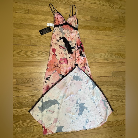 NWT- BEBE Pink Floral Satin w/ Lace Trim & Side Slit Maxi Dress / Sz 00 - Picture 6 of 13